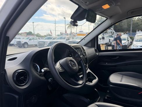 Used 2023 Mercedes-Benz Metris image 13