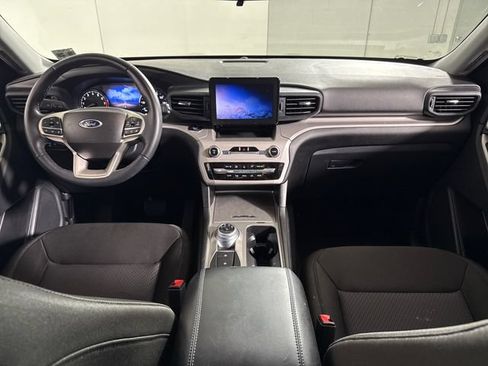 Used 2023 Ford Explorer XLT AWD/4WD image 20