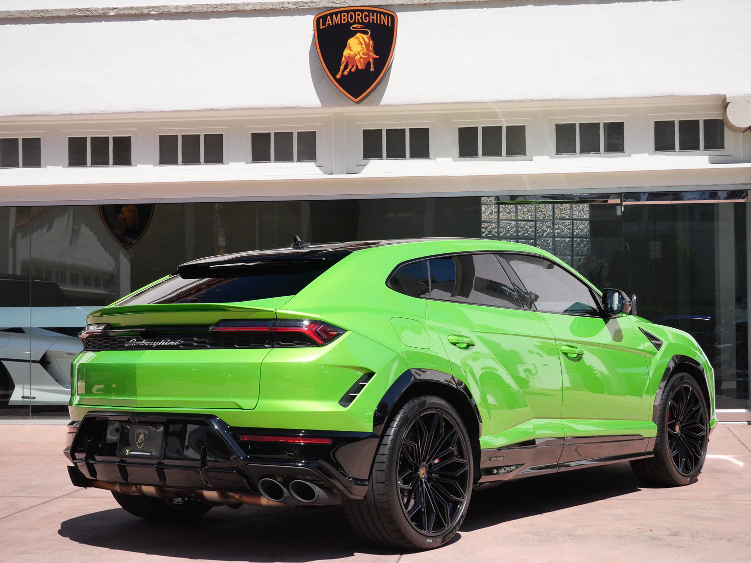 Used 2026 Lamborghini Urus SE AWD/4WD image 3