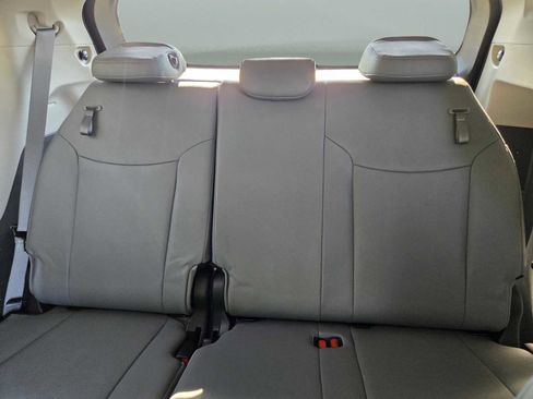 Used 2024 Toyota Sienna Limited FWD image 12