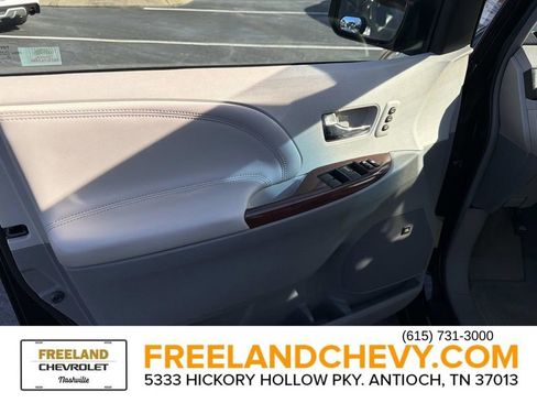 Used 2013 Toyota Sienna Limited image 24