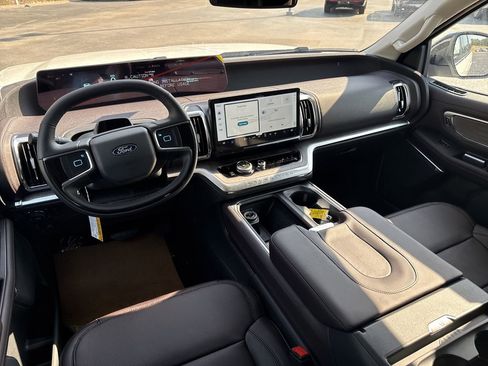 New 2025 Ford Expedition Max Platinum w/ Platinum Ultimate Package image 15