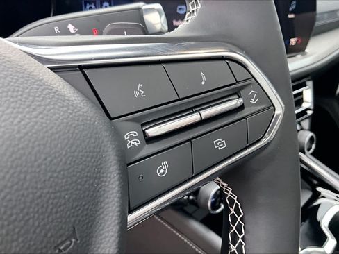 New 2026 Chevrolet Traverse LT w/ Sun and Wheel Package FWD image 17
