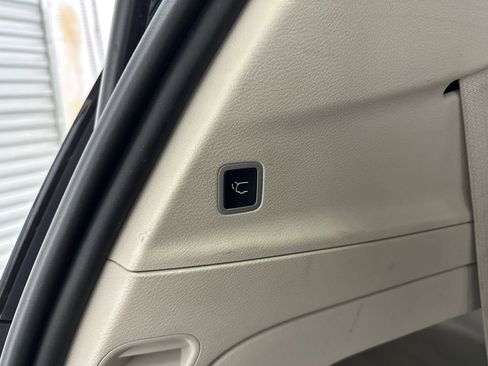 Used 2023 Chrysler Pacifica Touring-L FWD image 22