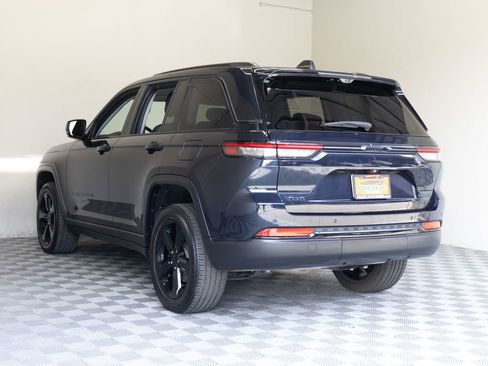 Used 2023 Jeep Grand Cherokee Limited w/ Luxury Tech Group II AWD/4WD image 13