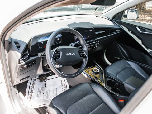 Used 2023 Kia Niro Wave FWD image 8
