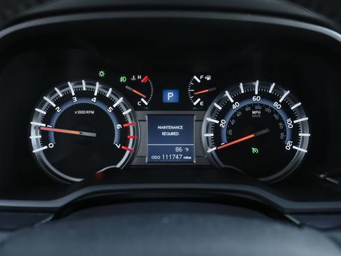 Used 2018 Toyota 4Runner SR5 RWD image 20