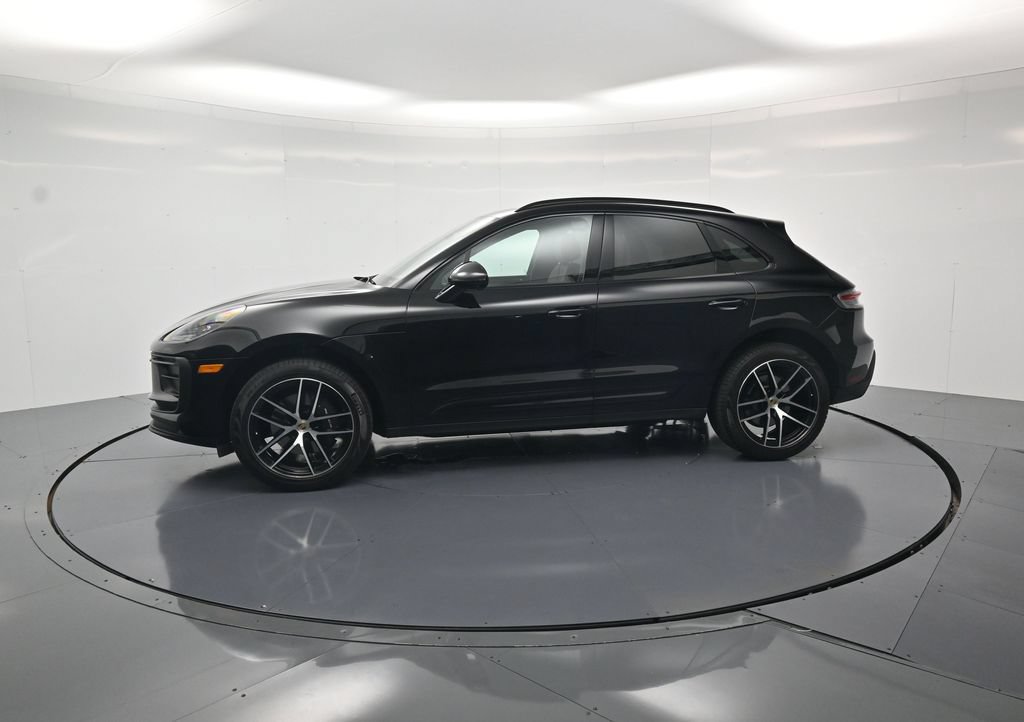Certified 2025 Porsche Macan AWD/4WD image 2