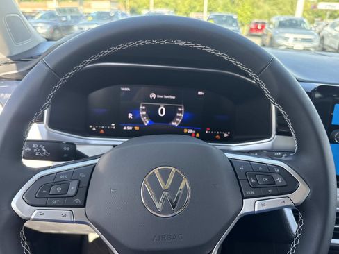 New 2025 Volkswagen Taos SE image 9
