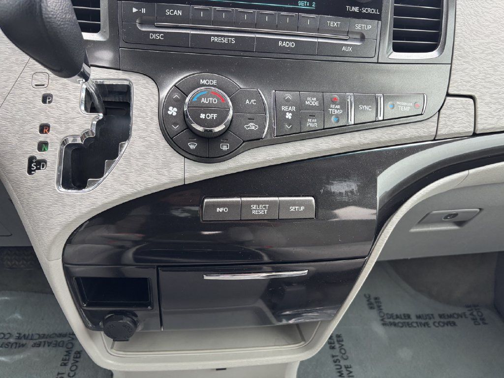 Used 2013 Toyota Sienna LE w/ Towing Pkg FWD image 19