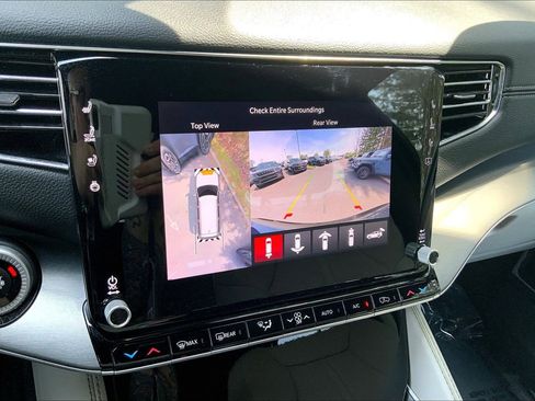 Used 2025 Jeep Wagoneer Series III w/ Premium Group I AWD/4WD image 24