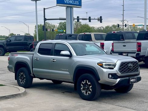 Used 2023 Toyota Tacoma TRD Off-Road AWD/4WD image 8