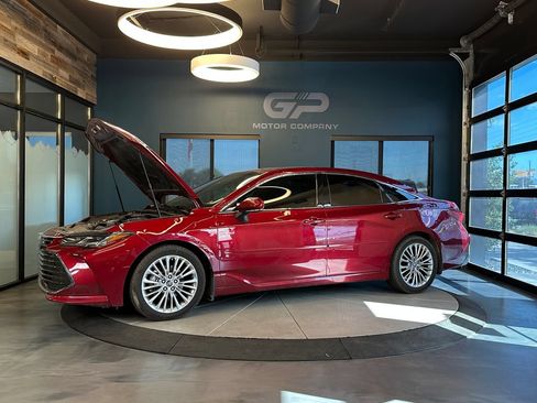 Used 2019 Toyota Avalon Limited FWD image 24