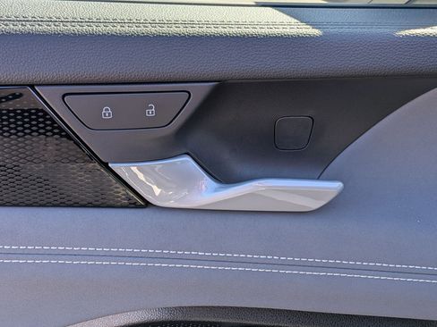 Used 2025 Volkswagen Tiguan SE R-Line image 12