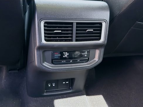 Used 2024 Volkswagen Atlas SE image 22