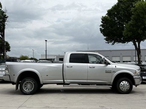 Used 2018 RAM 3500 Laramie w/ Convenience Group AWD/4WD image 3