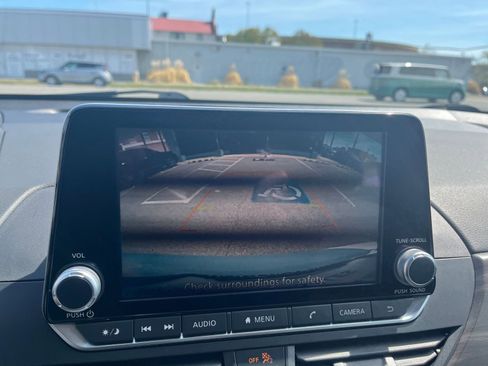 Used 2025 Nissan Altima 2.5 SV FWD image 24