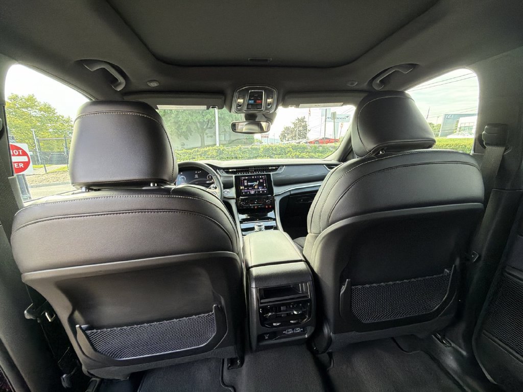 Used 2024 Jeep Grand Cherokee Altitude AWD/4WD image 20