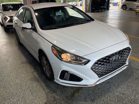 Used 2019 Hyundai Sonata SEL w/ Tech Package 02 FWD image 2