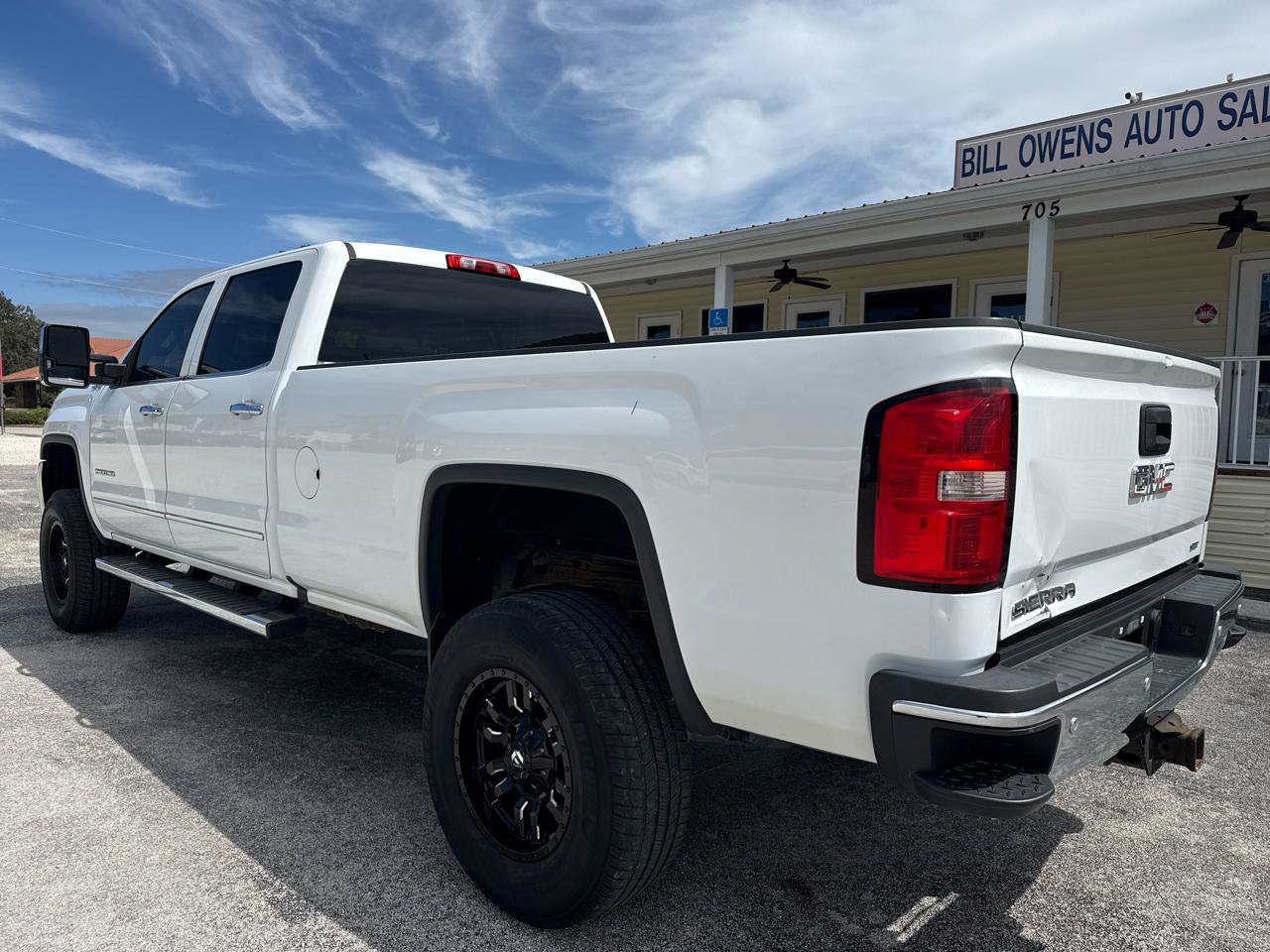 Used 2016 GMC Sierra 2500 SLT w/ Duramax Plus Package AWD/4WD image 3