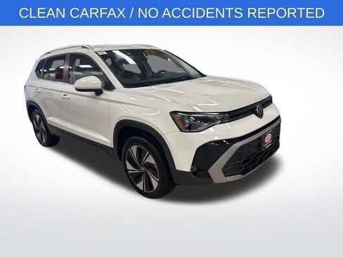 Used 2025 Volkswagen Taos SE AWD/4WD image 6