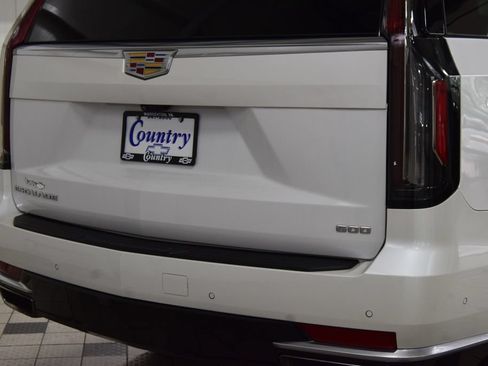Used 2023 Cadillac Escalade Premium Luxury AWD/4WD image 21