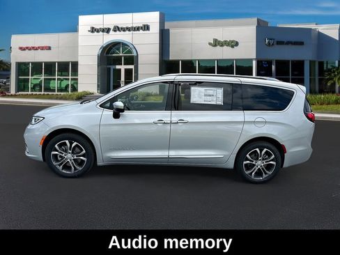 New 2026 Chrysler Pacifica Pinnacle image 5