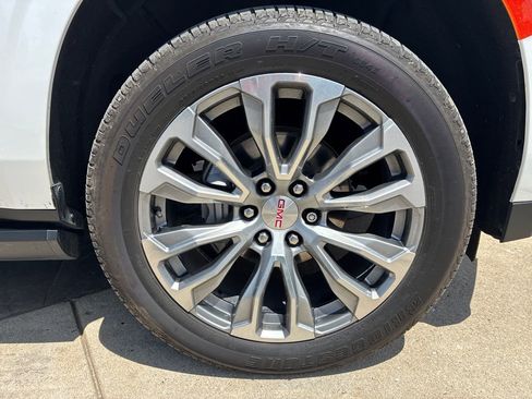 Used 2021 GMC Yukon Denali w/ Denali Premium Package AWD/4WD image 12