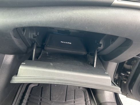 Used 2017 Nissan Sentra SR w/ Protection Package image 21