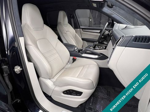 Used 2022 Porsche Cayenne Turbo image 4