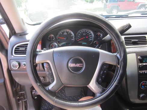 Used 2013 GMC Sierra 1500 SLT w/ SLT Convenience Package AWD/4WD image 18