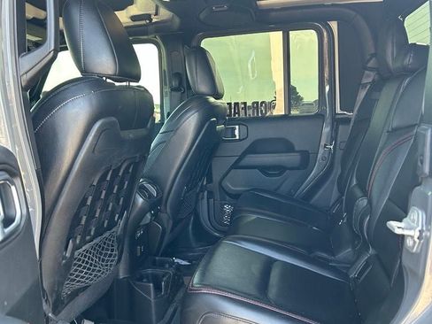 Used 2021 Jeep Gladiator Rubicon AWD/4WD image 13