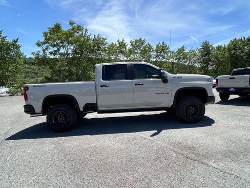 New 2026 Chevrolet Silverado 2500 ZR2 w/ ZR2 Bison Edition AWD/4WD image 2