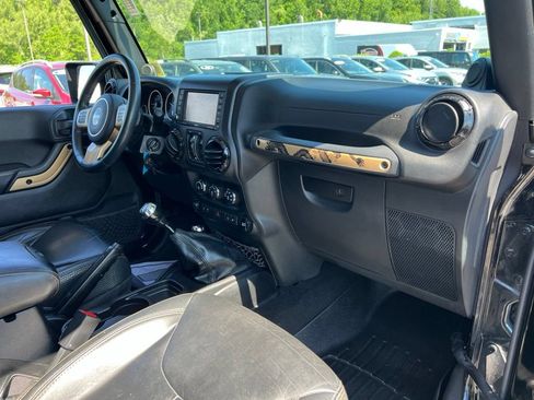Used 2014 Jeep Wrangler Unlimited Sahara AWD/4WD image 28