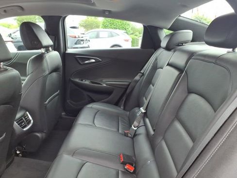 Used 2022 Chevrolet Malibu LT w/ Leather Package FWD image 7