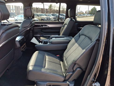 Used 2022 Jeep Grand Wagoneer Series I image 11