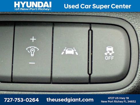Certified 2022 Hyundai Venue Limited FWD image 23