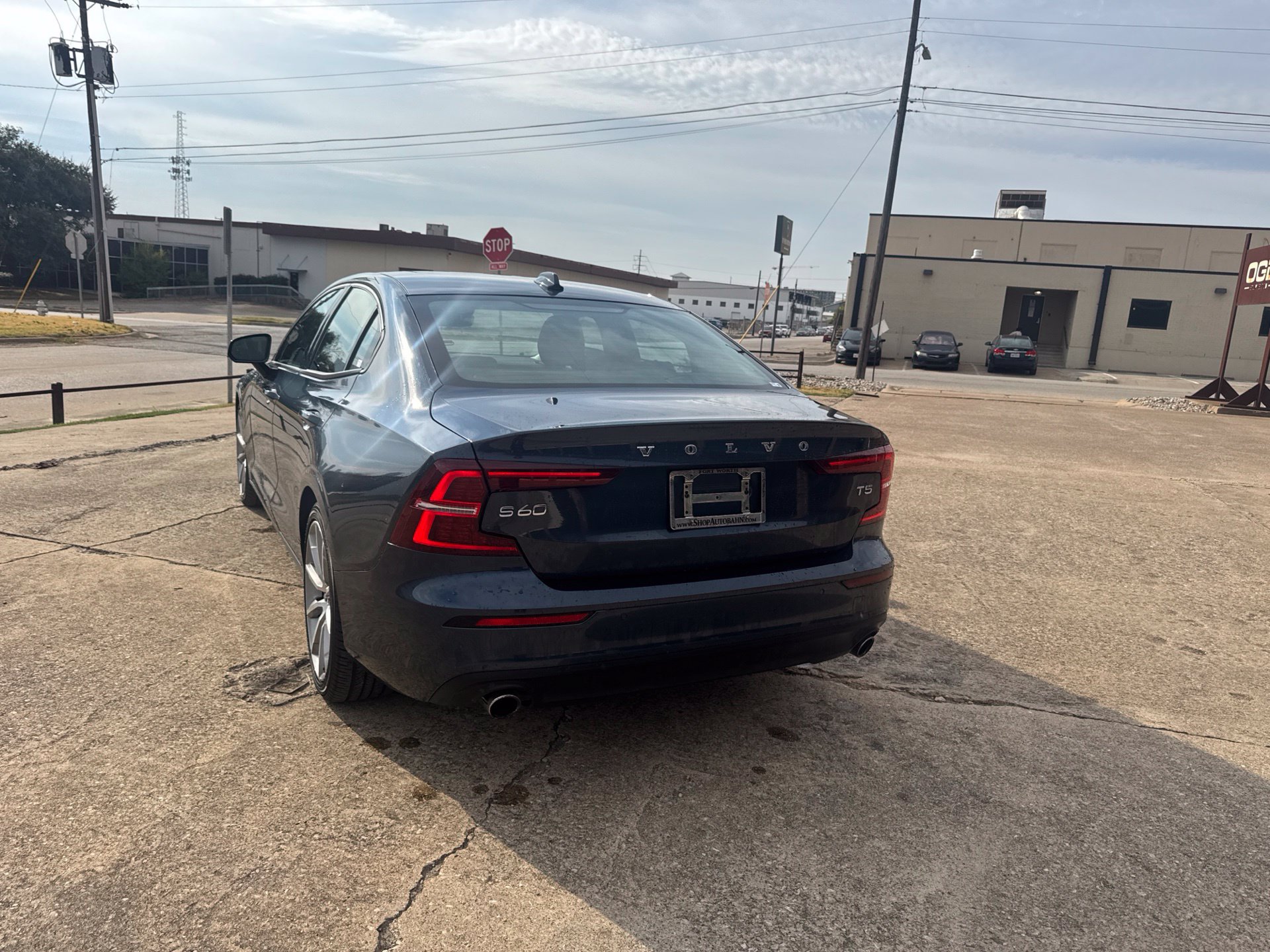 Used 2019 Volvo S60 T5 Momentum w/ Multimedia Package FWD image 7