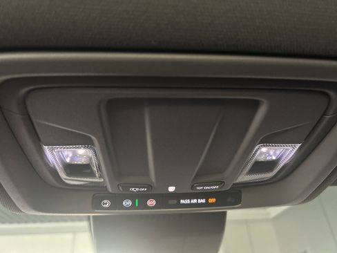 Used 2022 Chevrolet Silverado 1500 Custom image 26