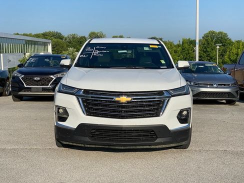 Used 2023 Chevrolet Traverse LT w/ Rear Camera Mirror Package FWD image 2