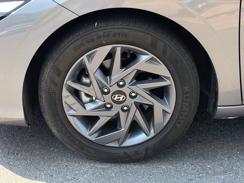 Used 2024 Hyundai Elantra SEL FWD image 31