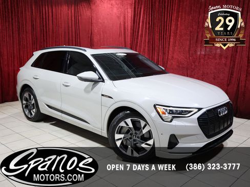 Used 2021 Audi e-tron Premium w/ Convenience Plus Package image 1