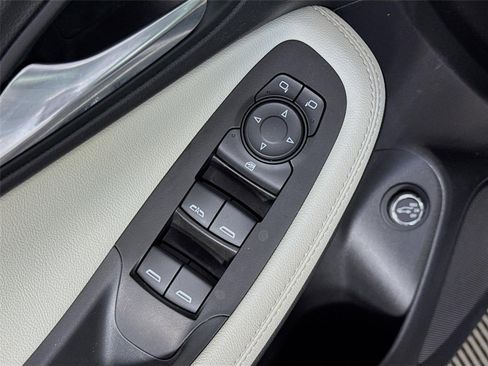 Used 2020 Buick Encore GX Essence w/ Experience Buick Package FWD image 20