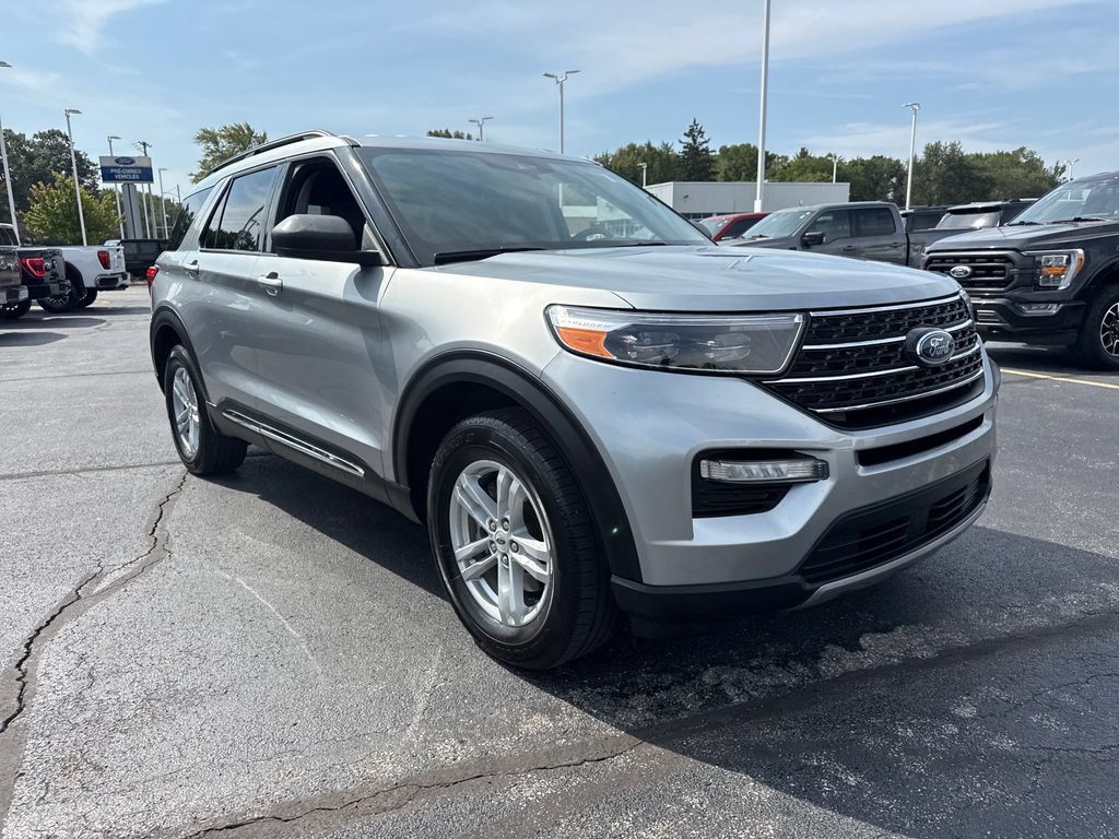 Used 2023 Ford Explorer XLT w/ Equipment Group 202A AWD/4WD image 4