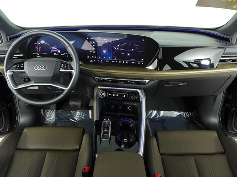 Used 2025 Audi Q5 Premium Plus w/ Premium Plus image 25