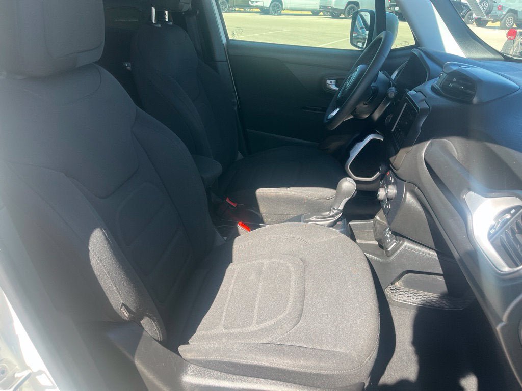 Used 2020 Jeep Renegade Latitude FWD image 10