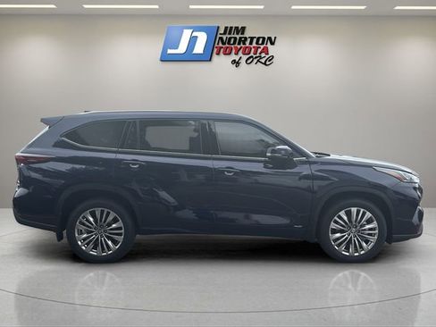 New 2026 Toyota Highlander Platinum AWD/4WD image 4