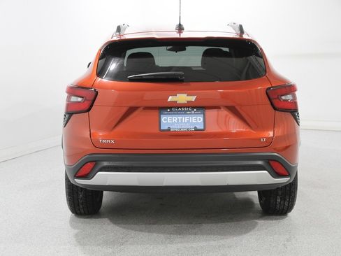 Certified 2024 Chevrolet Trax LT w/ LT Convenience Package image 18