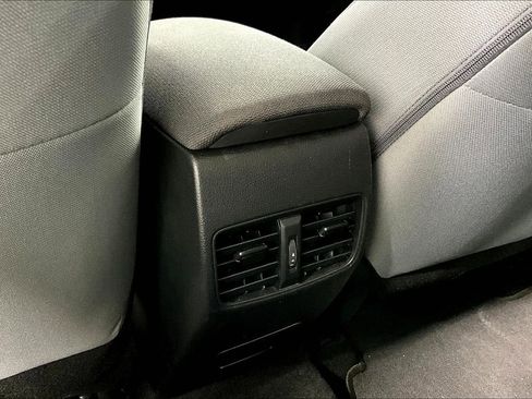 Used 2023 Toyota Corolla Cross SE image 30