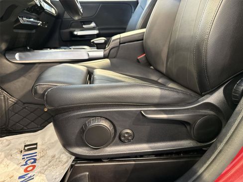 Used 2022 Mercedes-Benz GLB 250 4MATIC image 14